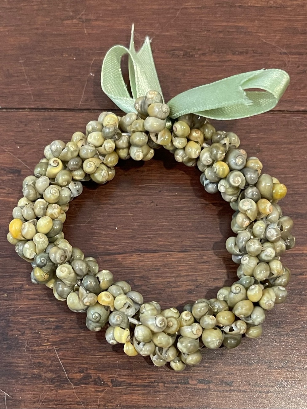Green beaded elastic bracelet with ribbon